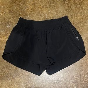 Lululemon Track That Mid-Rise Short 5"
Black size 10
